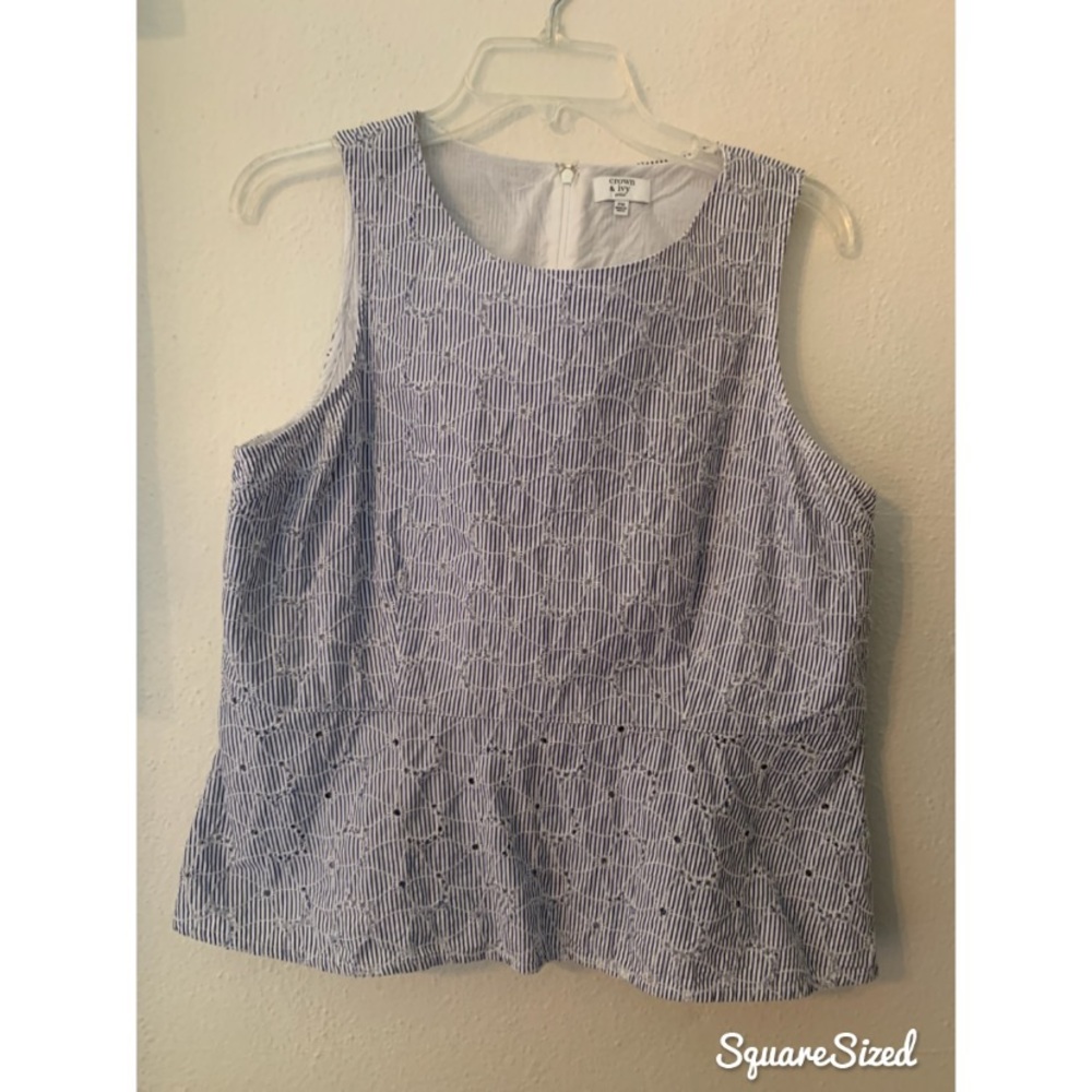 Adorable Crown & Ivy Top